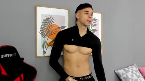Snapshot of santana_maximo chatting on July 2, 2026, 12:44 pm Maximo Santana online show from July 2, 2026, 12:44 pm