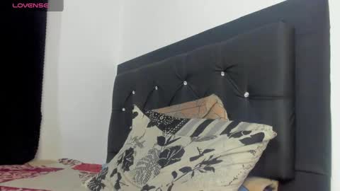 Santibrown online show from April 30, 2026, 8:57 pm