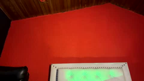 Snapshot of santi_fabulous chatting on December 18, 2024, 1:48 am santi_fabulous online show from December 18, 2024, 1:48 am