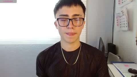 Snapshot of santi_fabulous chatting on December 28, 2024, 9:40 pm santi_fabulous online show from December 28, 2024, 9:40 pm