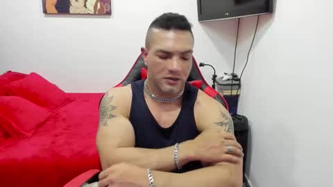 santi_pastori online show from November 11, 2025, 4:51 pm