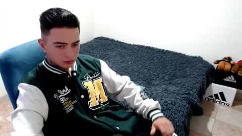 santi_ss online show from October 29, 2025, 1:57 pm