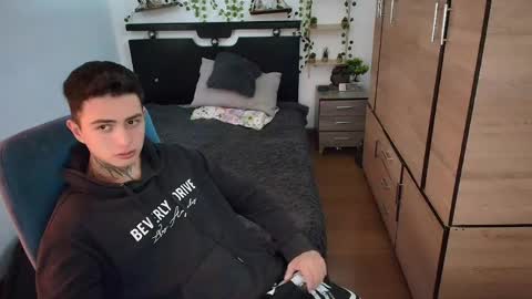 Snapshot of santi_ss chatting on May 18, 2026, 2:12 pm santi_ss online show from May 18, 2026, 2:12 pm