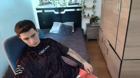 Snapshot of santi_ss chatting on May 19, 2026, 2:45 pm santi_ss online show from May 19, 2026, 2:45 pm