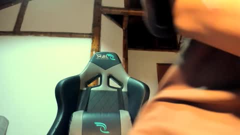 santi_twink19 online show from March 3, 2026, 5:02 am