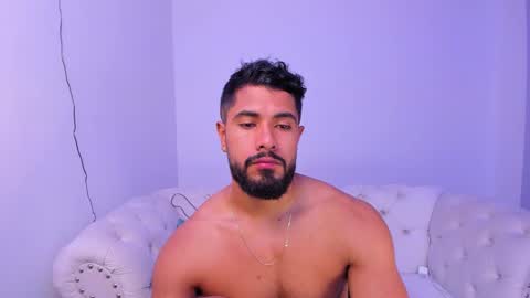 Snapshot of santiago_huntt chatting on December 14, 2024, 12:44 pm santiago_huntt online show from December 14, 2024, 12:44 pm