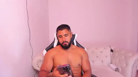 Snapshot of santiago_huntt chatting on February 14, 2025, 11:42 pm santiago_huntt online show from February 14, 2025, 11:42 pm