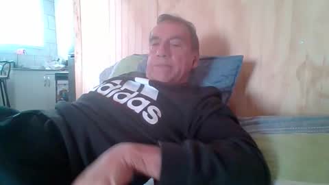 santiago_n online show from May 8, 2026, 3:50 pm