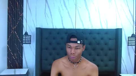 Santiiiiii  online show from February 18, 2026, 10:06 pm