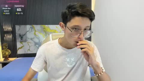 Snapshot of santiago_russo18 chatting on September 30, 2025, 12:32 pm santiago_russo18 online show from September 30, 2025, 12:32 pm