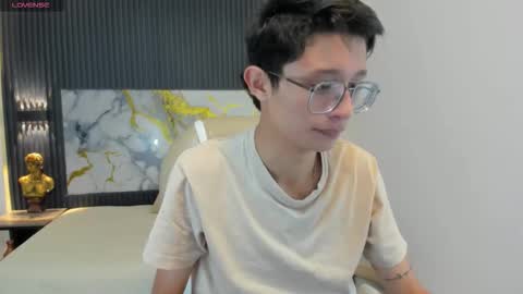 Snapshot of santiago_russo18 chatting on October 18, 2025, 12:06 pm santiago_russo18 online show from October 18, 2025, 12:06 pm