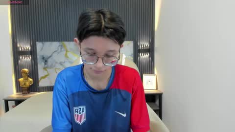 Snapshot of santiago_russo18 chatting on October 19, 2025, 1:01 pm santiago_russo18 online show from October 19, 2025, 1:01 pm