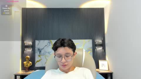 Snapshot of santiago_russo18 chatting on October 24, 2025, 12:01 pm santiago_russo18 online show from October 24, 2025, 12:01 pm