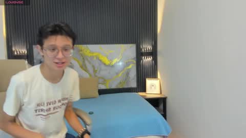 Snapshot of santiago_russo18 chatting on October 30, 2025, 12:17 pm santiago_russo18 online show from October 30, 2025, 12:17 pm