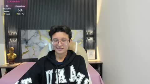 Snapshot of santiago_russo18 chatting on November 9, 2025, 12:36 pm santiago_russo18 online show from November 9, 2025, 12:36 pm