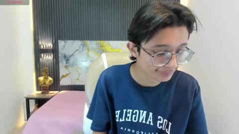Snapshot of santiago_russo18 chatting on November 13, 2025, 3:55 pm santiago_russo18 online show from November 13, 2025, 3:55 pm