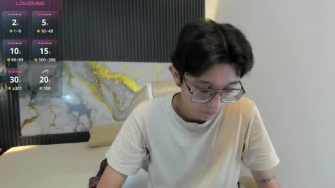 santiago_russo18 online show from November 24, 2025, 2:11 am