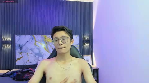 santiago_russo18 online show from February 2, 2026, 9:02 pm