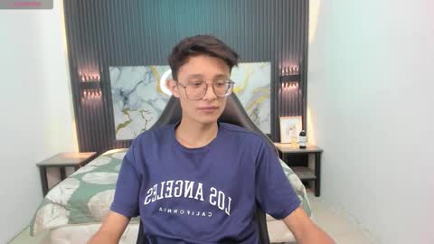 santiago_russo18 online show from February 23, 2026, 7:44 pm