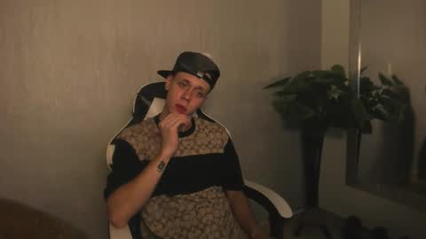 Julius Novachrono  online show from September 14, 2025, 4:33 am