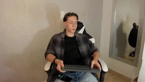 Julius Novachrono  online show from September 28, 2025, 6:57 pm