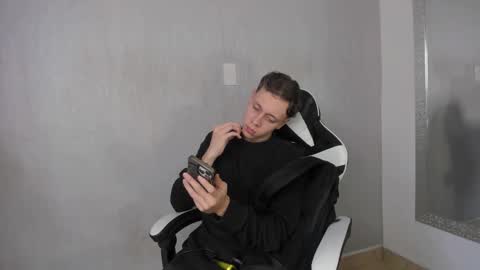 Julius Novachrono  online show from October 12, 2025, 8:08 pm