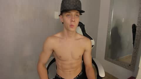 Julius Novachrono  online show from October 15, 2025, 7:36 pm