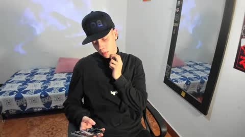 Julius Novachrono  online show from February 17, 2026, 5:04 am