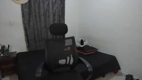 Julius Novachrono  online show from April 16, 2026, 12:44 am