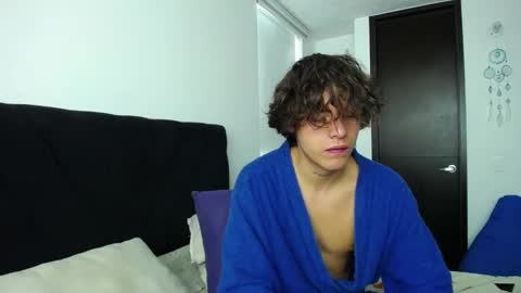 Snapshot of santii_rose chatting on December 17, 2024, 4:53 pm Santii online show from December 17, 2024, 4:53 pm