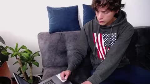 Snapshot of santii_rose chatting on December 29, 2024, 8:37 pm Santii online show from December 29, 2024, 8:37 pm