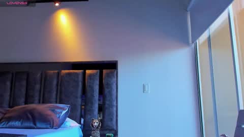 Santiago Seans online show from October 7, 2025, 4:15 pm