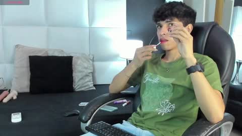 Santiago Carrington online show from December 9, 2024, 8:33 pm