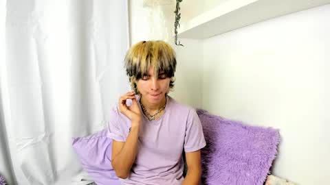 Snapshot of santy_kitty chatting on December 17, 2024, 3:17 am kitty online show from December 17, 2024, 3:17 am