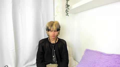 Snapshot of santy_kitty chatting on December 19, 2024, 5:29 am kitty online show from December 19, 2024, 5:29 am