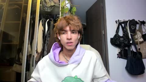 Snapshot of santy_kitty chatting on February 4, 2025, 1:34 am kitty online show from February 4, 2025, 1:34 am