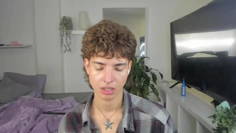 Snapshot of santy_kitty chatting on November 11, 2025, 4:23 am kitty online show from November 11, 2025, 4:23 am