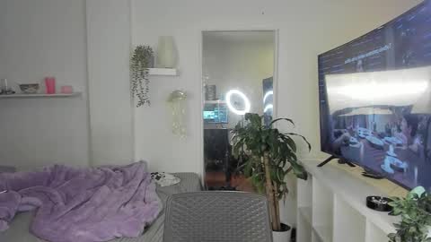 kitty online show from November 22, 2025, 4:22 am