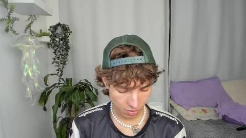 kitty online show from December 22, 2025, 12:40 am