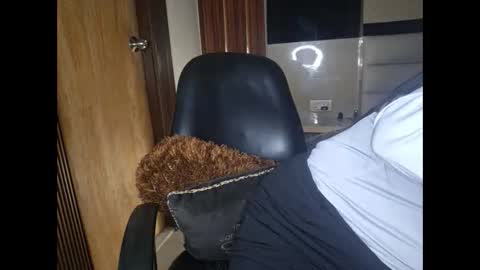 sanvi13 online show from January 12, 2025, 6:27 pm