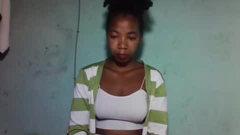 sanyah0123 online show from December 14, 2025, 1:33 am