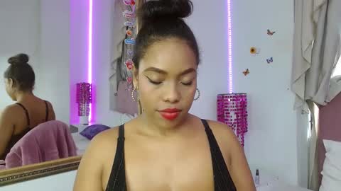 Saori Evans  online show from September 22, 2025, 10:23 pm