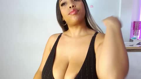 Saori Evans  online show from October 29, 2025, 10:11 pm