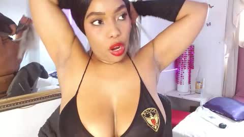 Saori Evans  online show from October 31, 2025, 7:37 pm