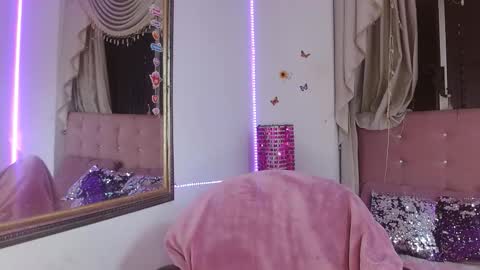 Saori Evans  online show from November 5, 2025, 12:43 am