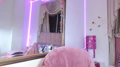 Saori Evans  online show from November 8, 2025, 9:46 pm