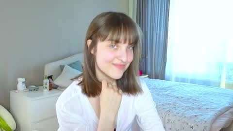 Snapshot of saphirree chatting on September 29, 2025, 2:44 pm Anny online show from September 29, 2025, 2:44 pm