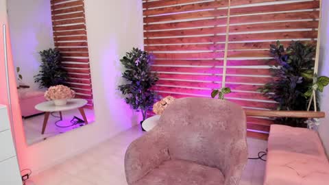 Snapshot of sapphire_venus chatting on December 10, 2024, 9:00 pm Valerin online show from December 10, 2024, 9:00 pm