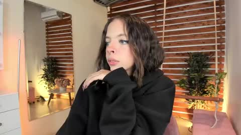 Snapshot of sapphire_venus chatting on February 25, 2025, 11:44 pm Valerin online show from February 25, 2025, 11:44 pm