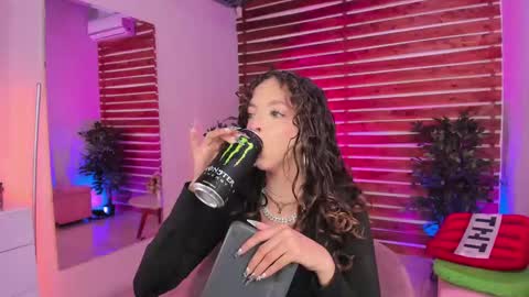 Snapshot of sapphire_venus chatting on October 7, 2025, 1:25 am Valerin online show from October 7, 2025, 1:25 am